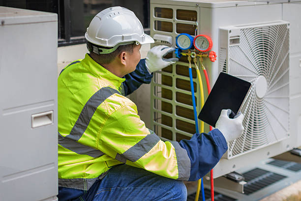 Professional Hvac technician working in Holt, FL